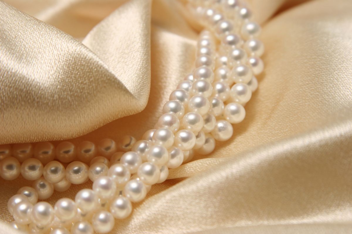 Revealing The Meaning Of Pearl Symbolism - SymbolScholar