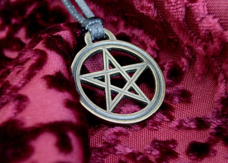 Pentacle Vs Pentagram: What's The Difference? - SymbolScholar